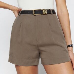 Reformation Mason Short Mushroom - Size 10